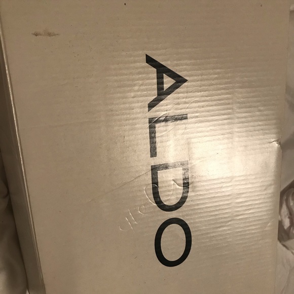 These are a size 10 but they run small!!!! - Picture 3 of 4